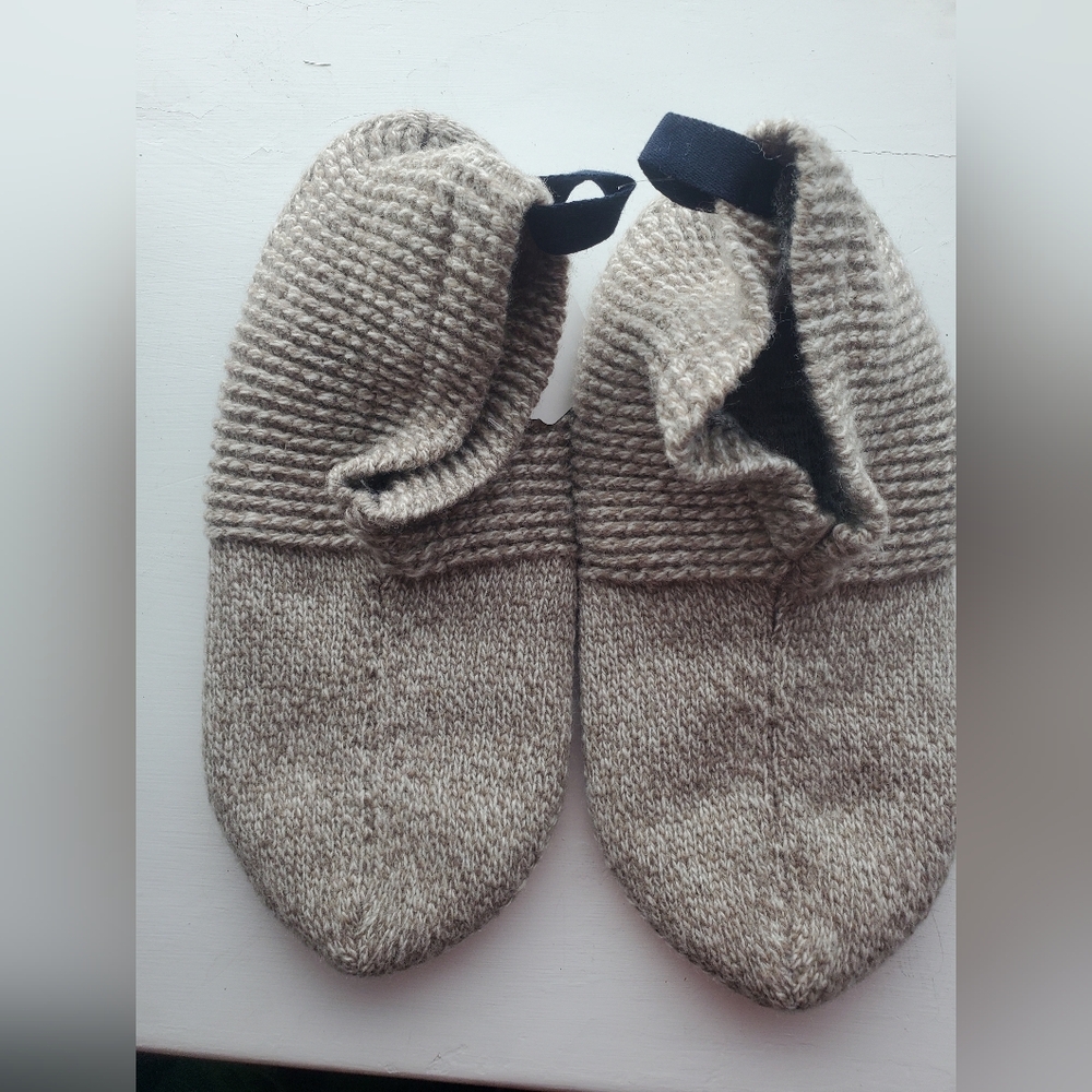 BOMBAS WOMEN'S GRIPPER SLIPPER SIZE S
